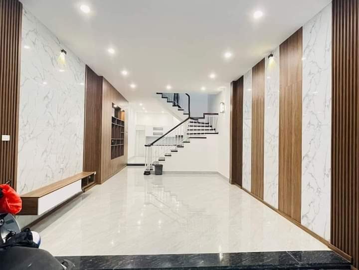 Bán nhà ở phố Chiến Thắng, đường ô tô, dtsd 33m2, 4 tầng giá nhỉnh 5 tỷ lh 0978637436