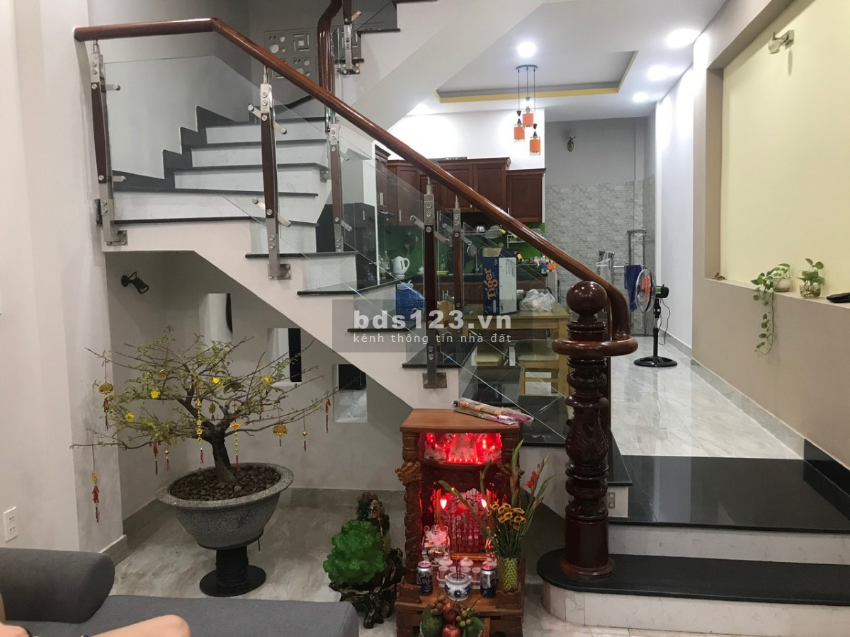 Nhà hiếm Phú Hữu Q.9 DTSD 74m² x 2 tầng LH 0902799422