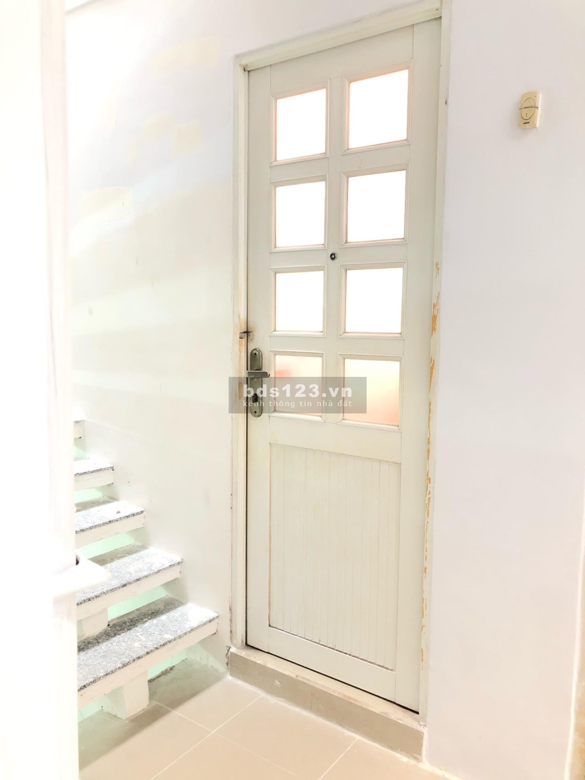 Cần bán căn hộ chung cư lầu 2 mặt tiền đường Lê Văn Sỹ khu an ninh