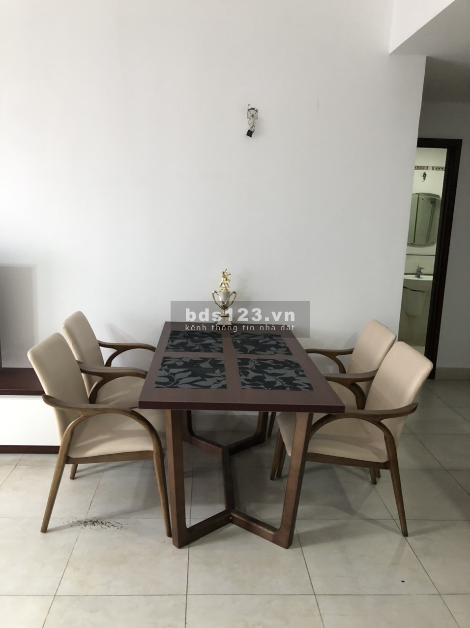 Chính chủ cần cho thuê nhanh chung cư cao cấp Hùng Vương Plaza, đầy đủ nội thất