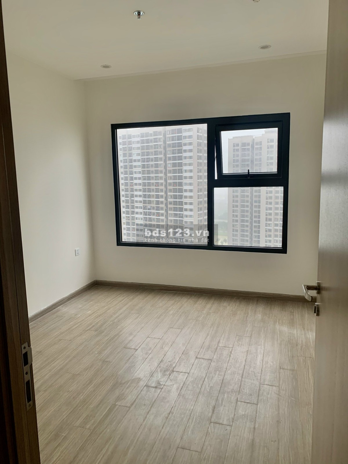 Bán căn hộ 2 phòng ngủ, 1 wc giá siêu rẻ tại Vinhomes Ocean Park lh 0965 479 380