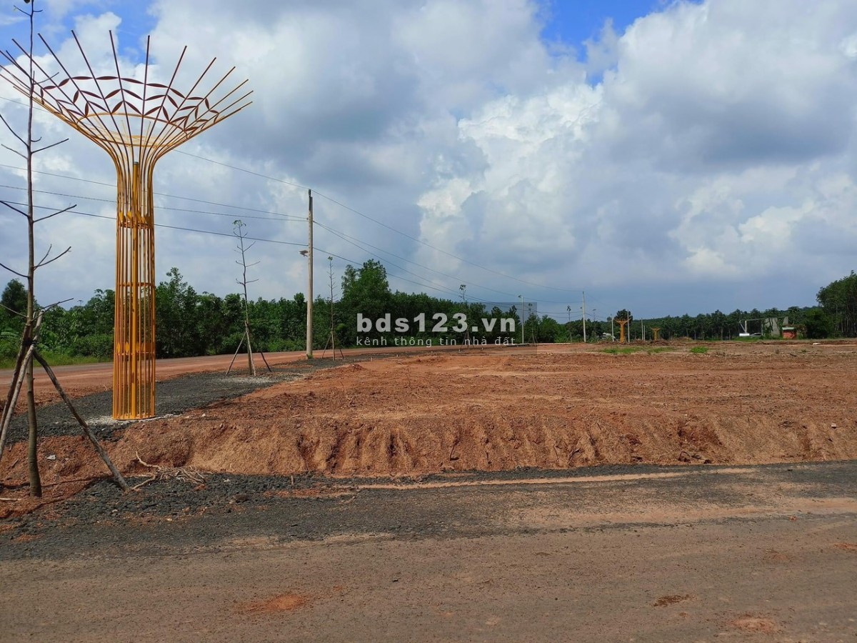 Mình cần bán lô đất mặt tiền Quốc Lộ 14 khu công nghiệp lớn, sổ hồng riêng