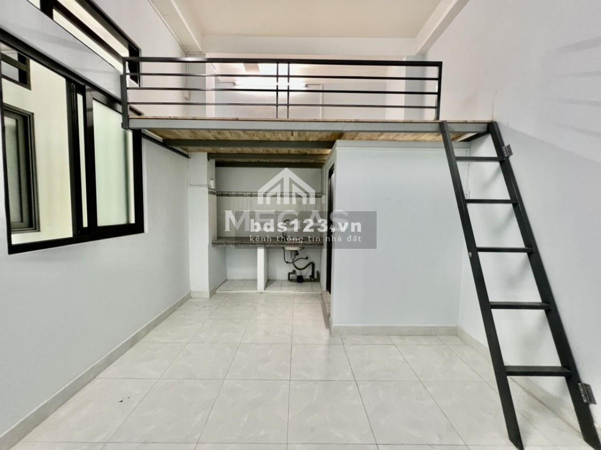 Phòng trọ giá rẻ mới xây ngay bến xe An Sương chợ Cây Me ban công riêng cửa sổ lớn