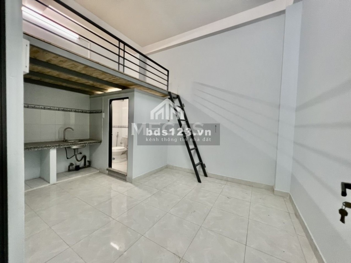 Phòng trọ giá rẻ mới xây ngay bến xe An Sương chợ Cây Me ban công riêng cửa sổ lớn