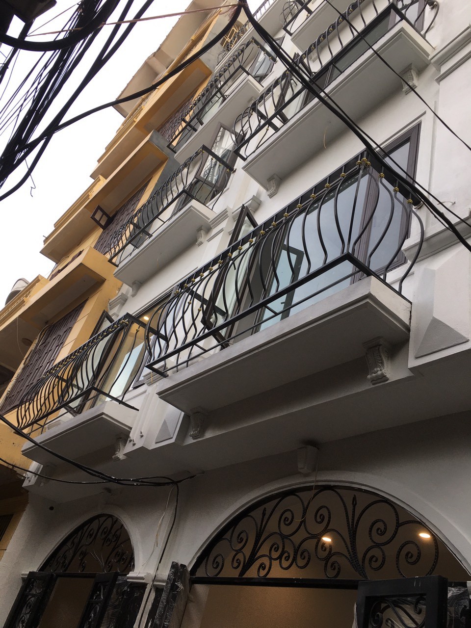 Nhà Hiếm Ngọc Lâm, Long Biên 5 tầng có gara ô tô, thang máy giá chỉ 6,8 tỷ đồng