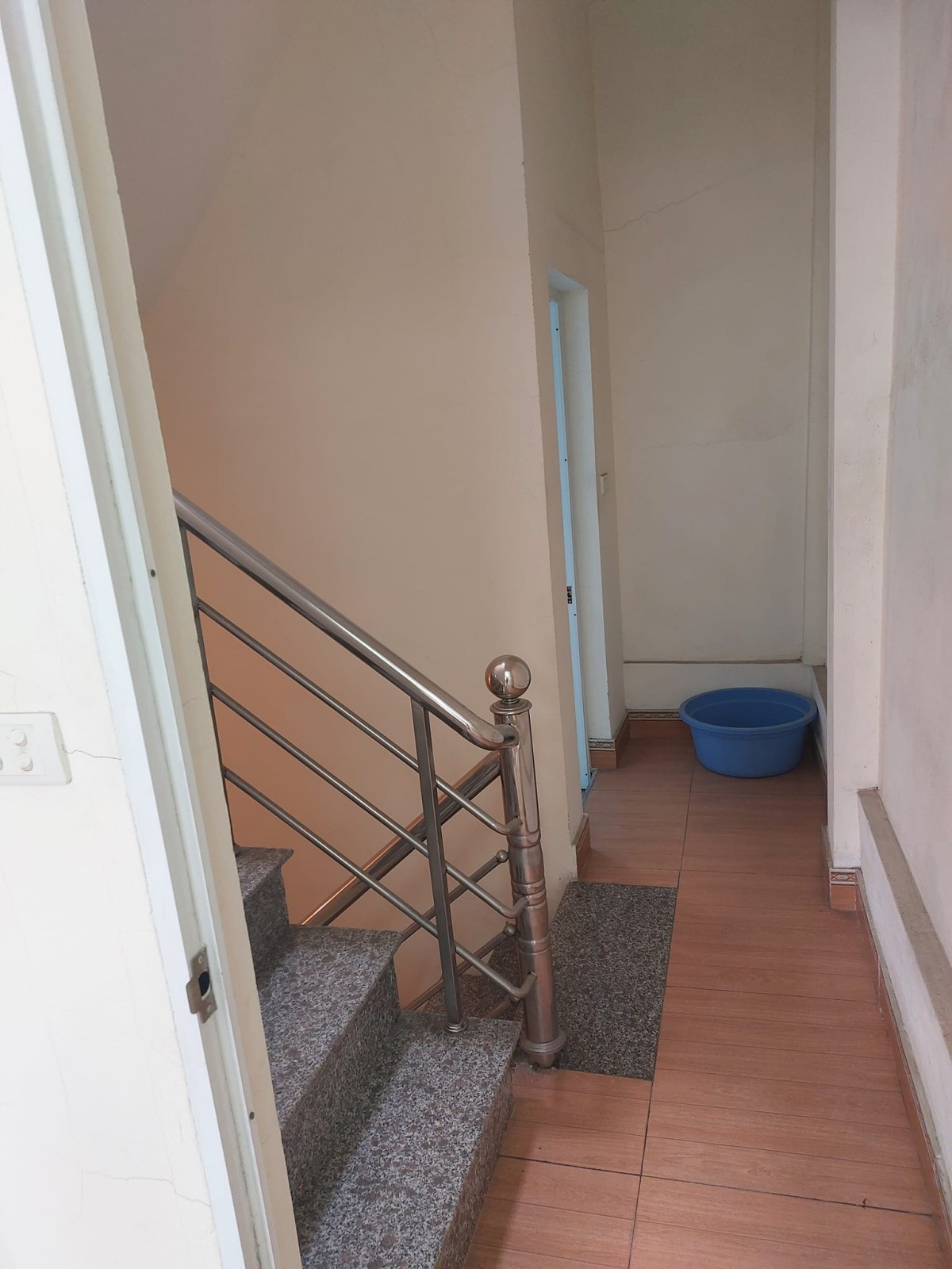 Nhà bán Nguyễn Văn Cừ khu an ninh DT 40 m² x 5 tầng giá bán chỉ 3 tỷ 8
