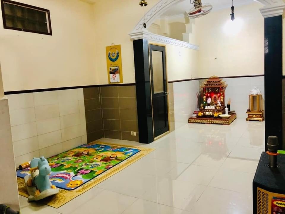 Nợ ngân hàng cần bán gấp nhà HXH Bùi Quang Là, ngay sân bay, vị trí đắc địa, tiếp khách thiện chí