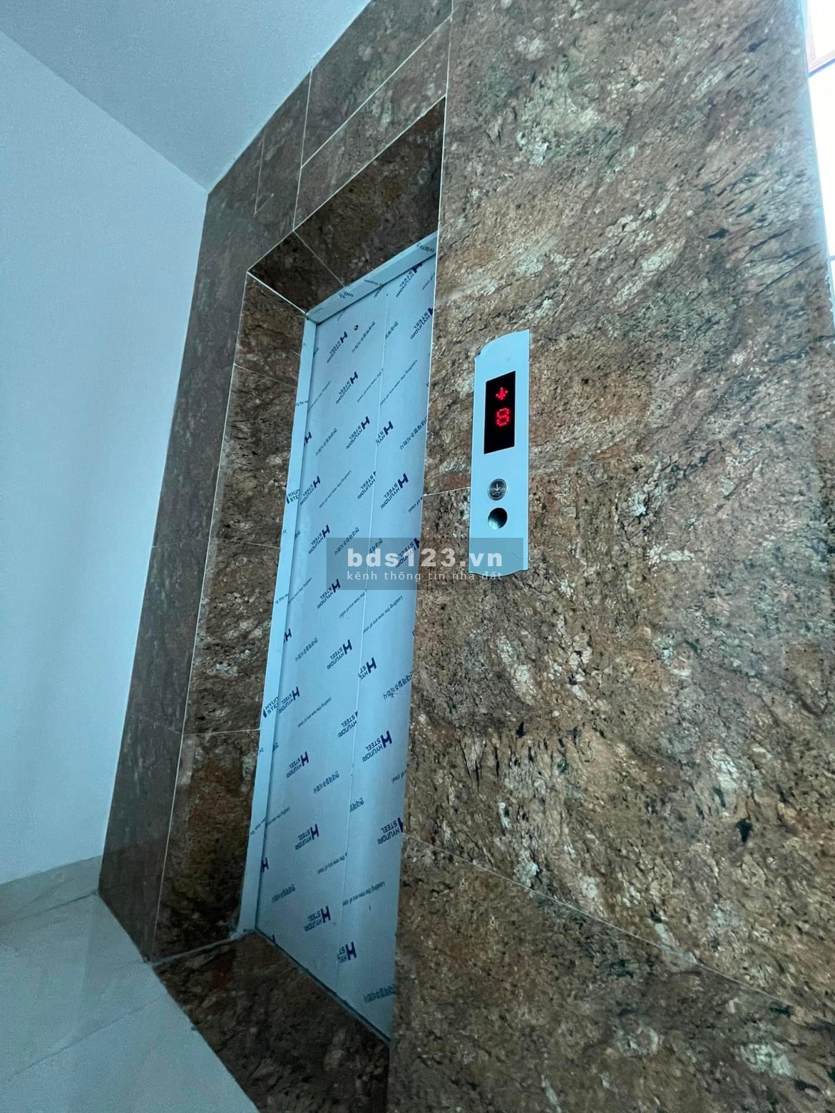 Bán nhà Kim Giang, Hoàng Mai 62m2 x 7 tầng, MT 6.8m, chỉ 10.3 tỷ