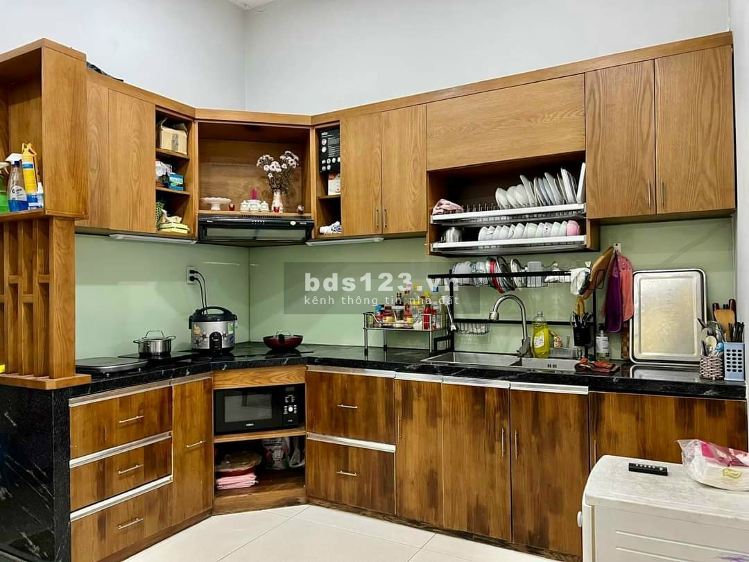 Cần tiền Trả nợ ngân hàng, nhà 1 trệt, 2 lầu, giá 3 tỷ, đường Kha Vạn Cân Thủ Đức HCM