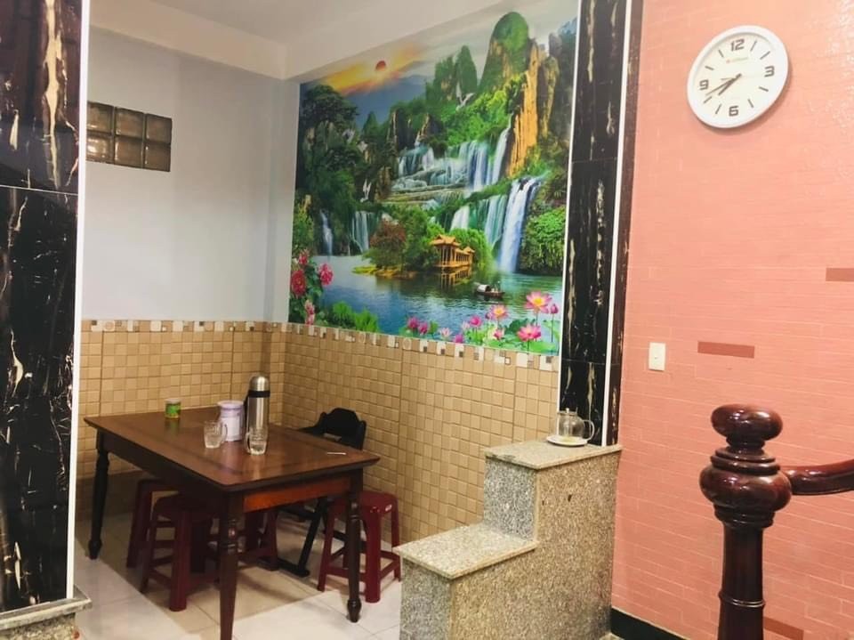 Nợ ngân hàng cần bán gấp nhà HXH Bùi Quang Là, ngay sân bay, vị trí đắc địa, tiếp khách thiện chí