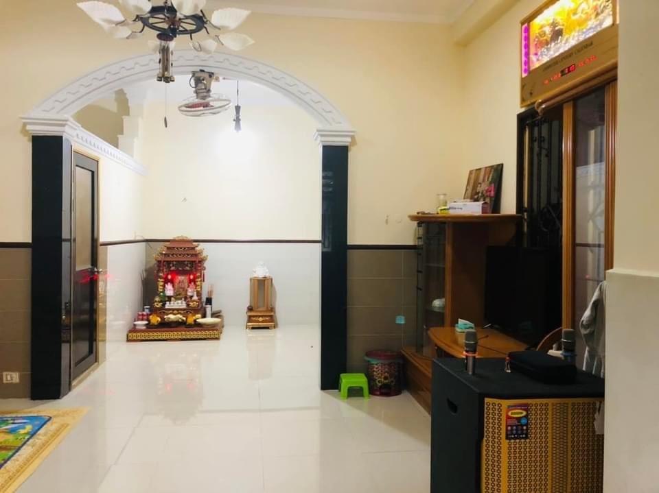 Nợ ngân hàng cần bán gấp nhà HXH Bùi Quang Là, ngay sân bay, vị trí đắc địa, tiếp khách thiện chí