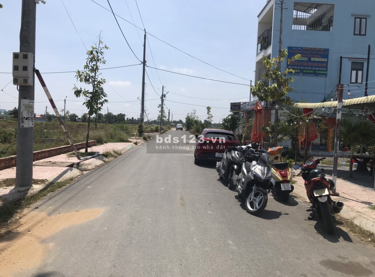 Chính chủ cần bán gấp lô đất có shr ngay mặt tiền Quốc Lộ 50 giá tốt