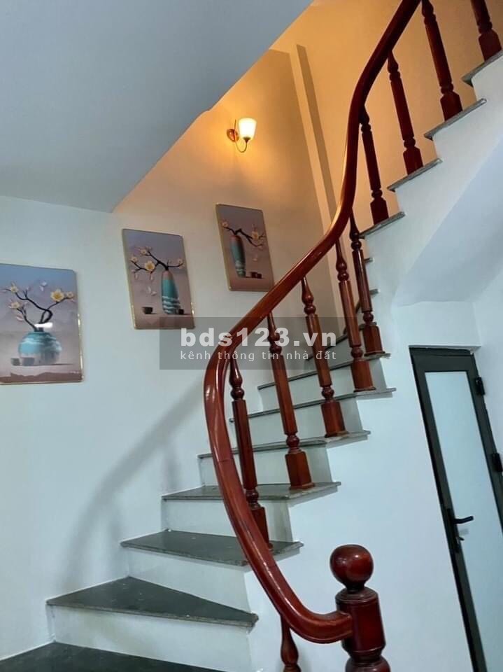 Cần bán gấp nhà nguyên căn 5 tầng đúc Hà Đông, giá 3,1 tỷ, thương lượng