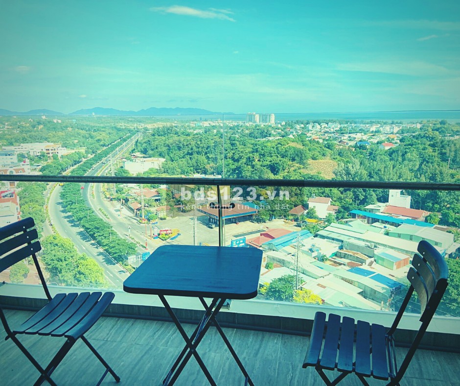 Bán căn hộ 2 phòng ngủ tầng cao, view biển 74m2 chỉ 2,5 tỷ