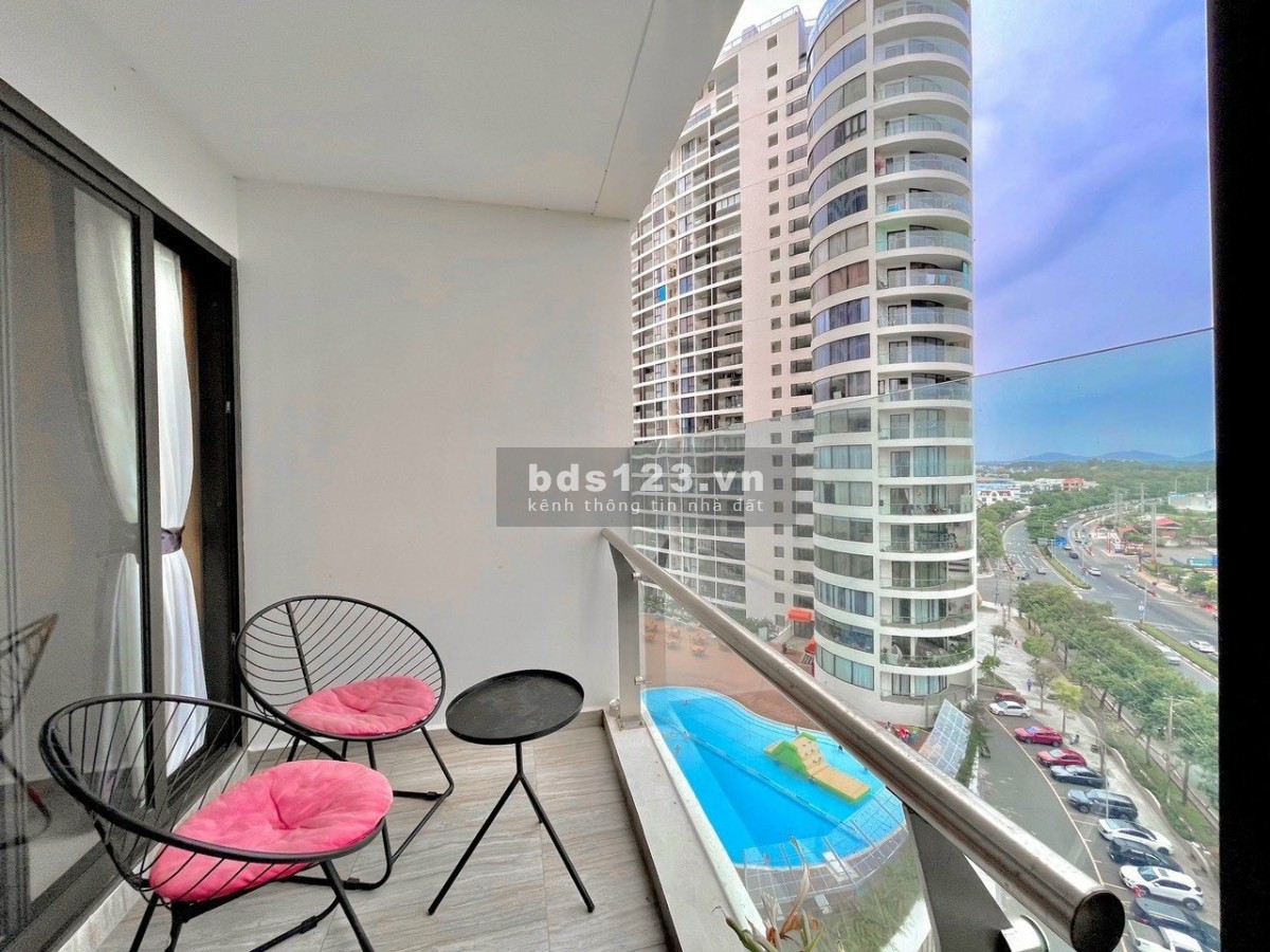 Bán căn hộ 2 phòng ngủ tầng cao, view biển 74m2 chỉ 2,5 tỷ