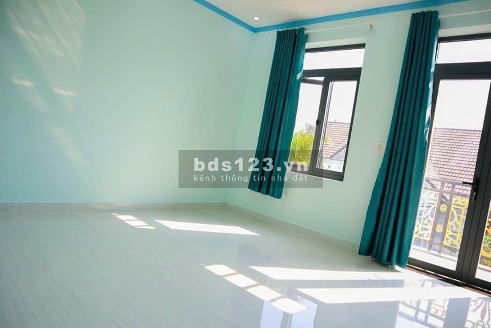 Nhà bán Hương Lộ 11, cách UBND - Trường học các cấp Bình Chánh 700m