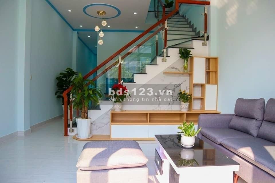 Nhà bán Hương Lộ 11, cách UBND - Trường học các cấp Bình Chánh 700m