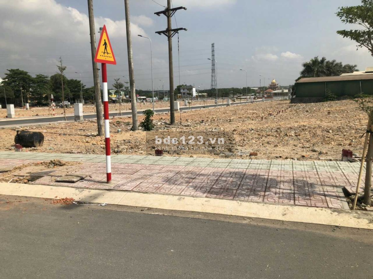 Cần bán 2 lô giá 600tr 150m2 mặt tiền đường thị Trấn Gò Dầu