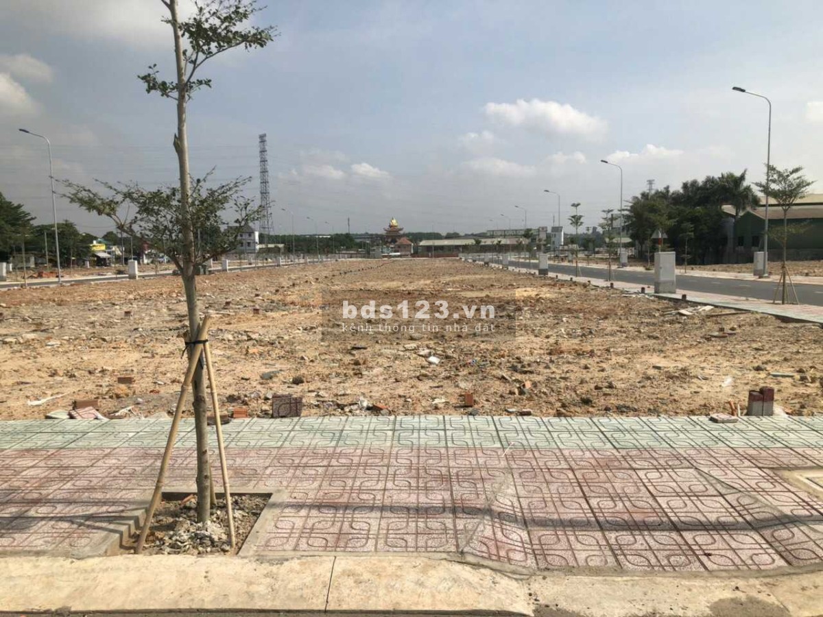 Cần bán 2 lô giá 600tr 150m2 mặt tiền đường thị Trấn Gò Dầu
