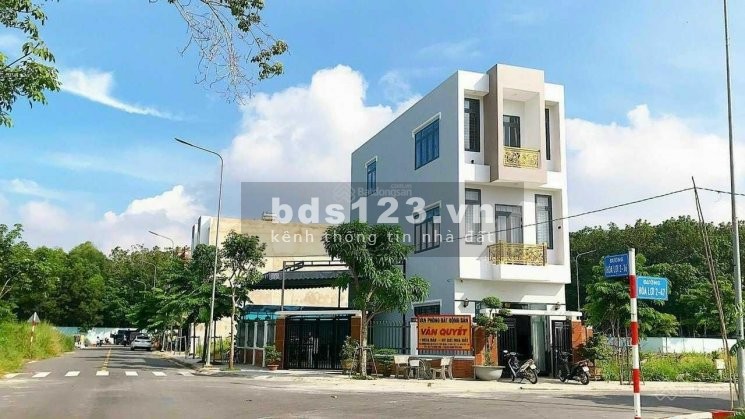Xuất ngoại giao lô liền kề chỉ vơi 20 tr/ m2 trục đường DT 741 Bến Cát Bình Dương