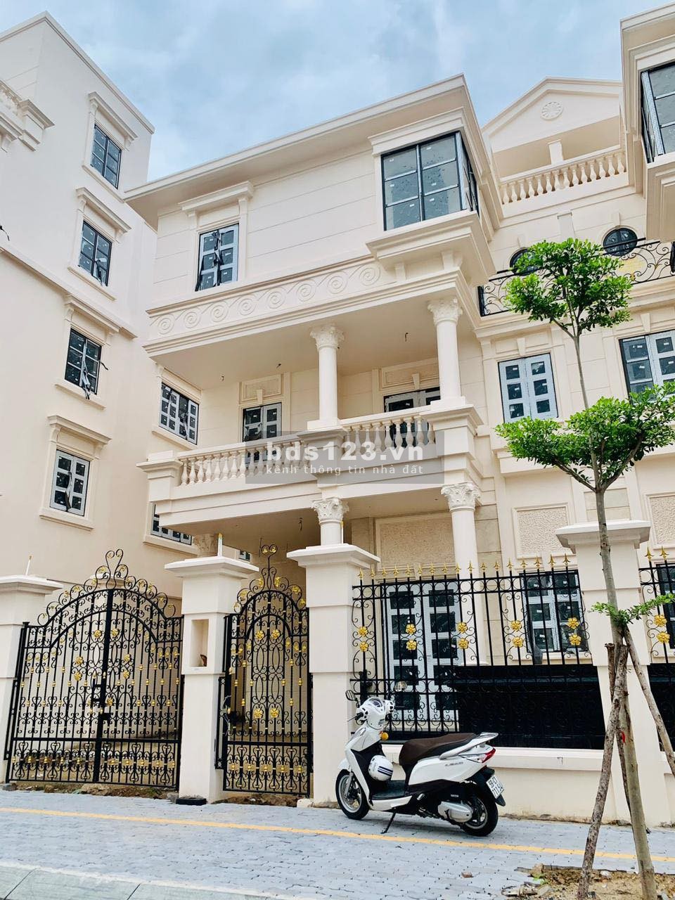 Cho thuê biệt thự khu dân cư Cityland, giá tốt, dt 417m2, 1 trệt, 3 lầu, giá thoả thuận