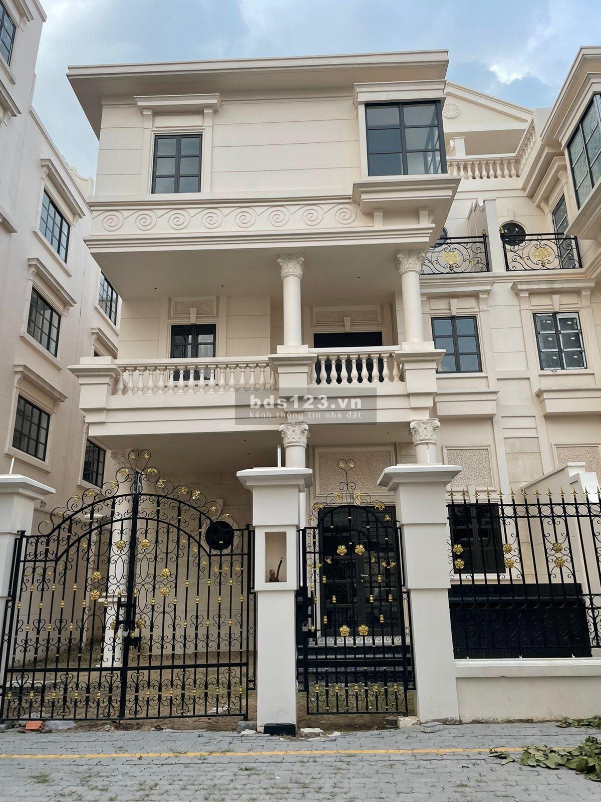 Cho thuê biệt thự khu dân cư Cityland, giá tốt, dt 417m2, 1 trệt, 3 lầu, giá thoả thuận
