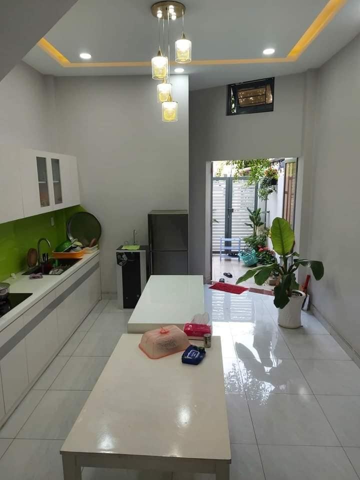 Nhà 2 mặt tiền, diện tích sử dụng 80m2, 3 tầng, giá 5 tỷ 3 lh 0975.562.378