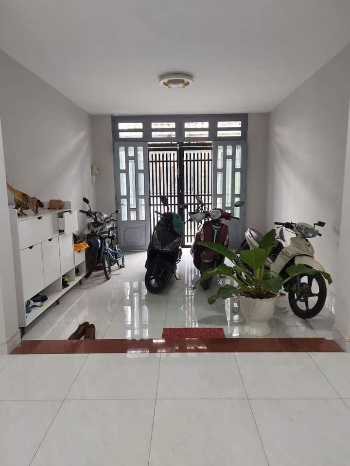 Nhà 2 mặt tiền, diện tích sử dụng 80m2, 3 tầng, giá 5 tỷ 3 lh 0975.562.378