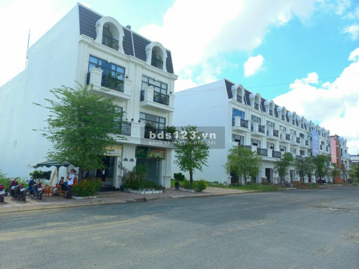 Đất nền full thổ cư, đã có sổ vị trí đắc địa, gần bệnh viện trường học, khu dân cư đông đúc