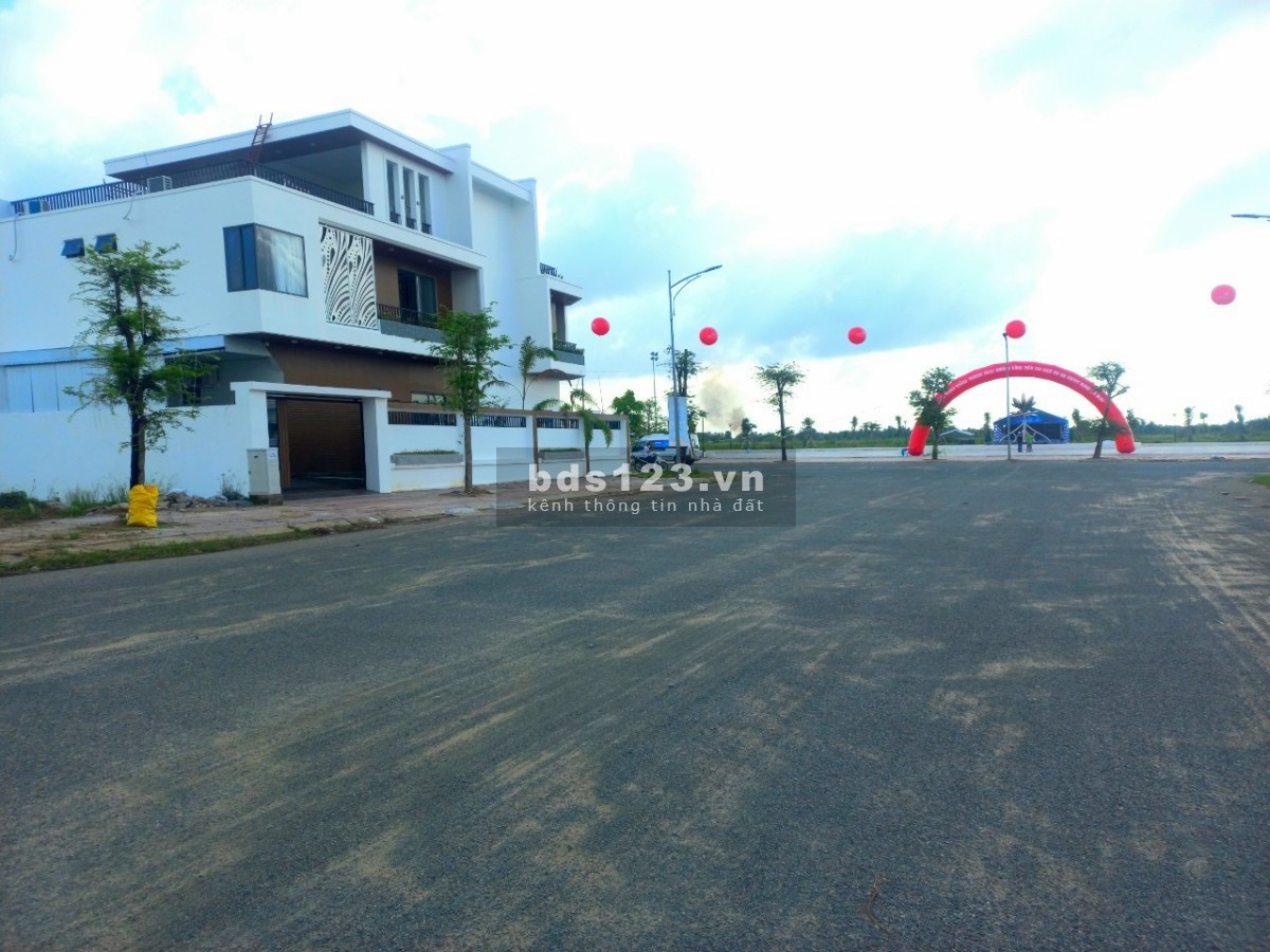 Đất nền full thổ cư, đã có sổ vị trí đắc địa, gần bệnh viện trường học, khu dân cư đông đúc