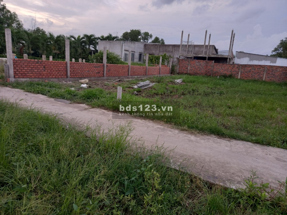 Cần bán 2 miếng đất thổ cư giá 2tỷ7 tất cả 2 miếng đều có sổ hồng chính chủ lh 0944606139 Phượng