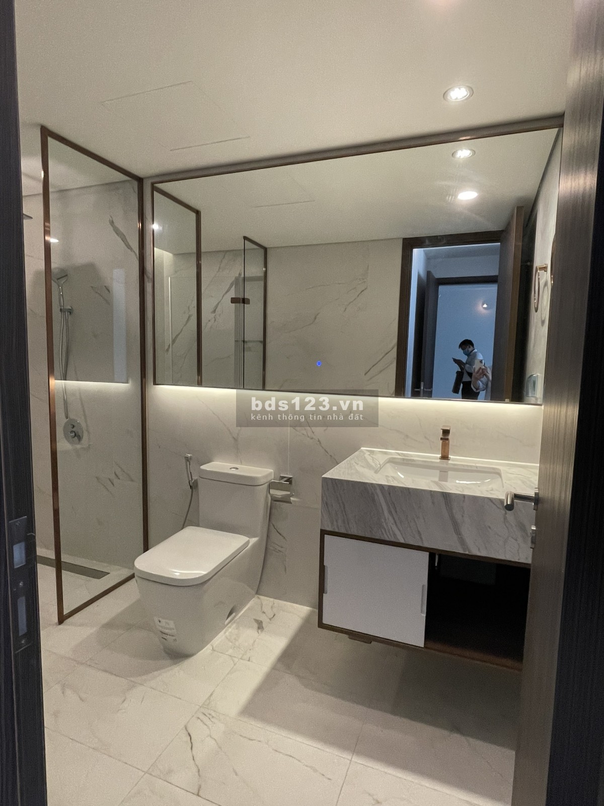 Bán căn hộ cao cấp Midtown Phú Mý Hưng. LH 0902335288 ( em Khánh)