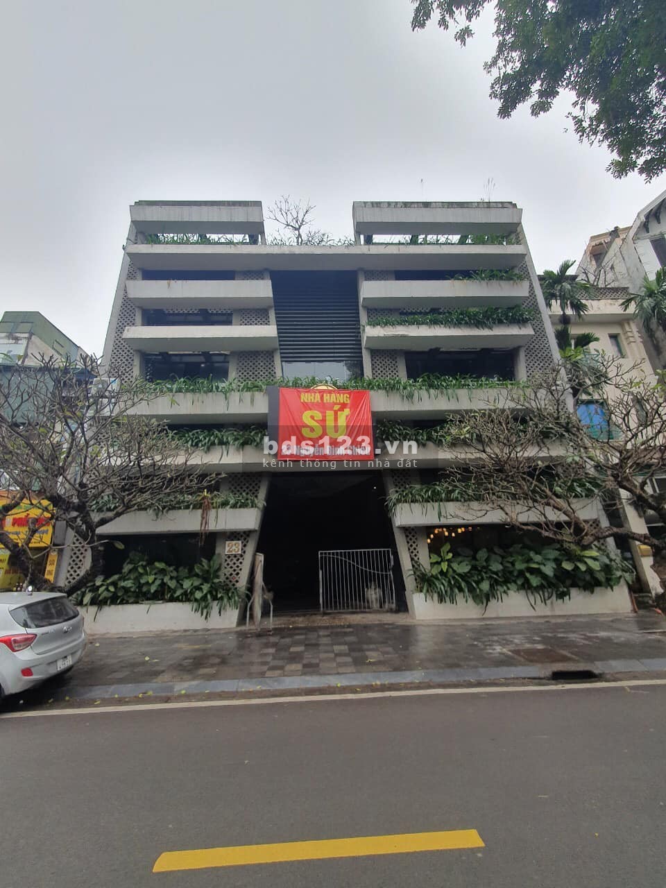 Cho thuê Biệt Thự Mặt Phố Nguyễn Du Hoàn Kiếm, mt 15m, diện tích 600m2, 3T, Kinh doanh mọi mô hình
