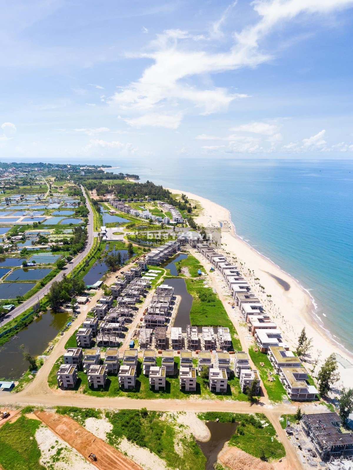 Biệt thự nghĩ dưỡng Charm Resort Hồ Tràm căn hóc hoa hậu mặt tiền biển