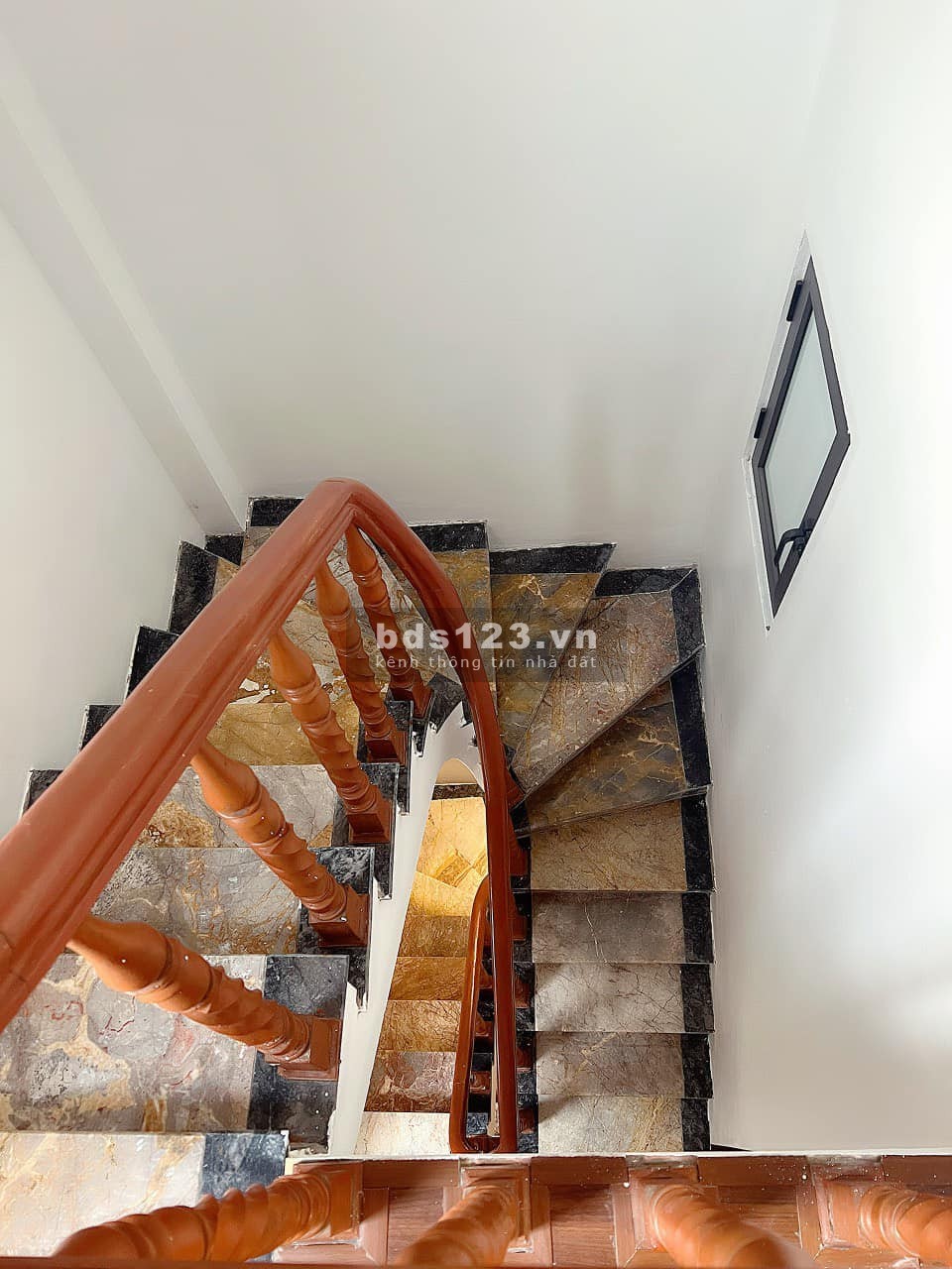 Bán nhà siêu phẩm Hoàng Mai ô tô đỗ cổng dtsd 27m2, 5 tầng đúc giá chỉ 2.83 tỷ