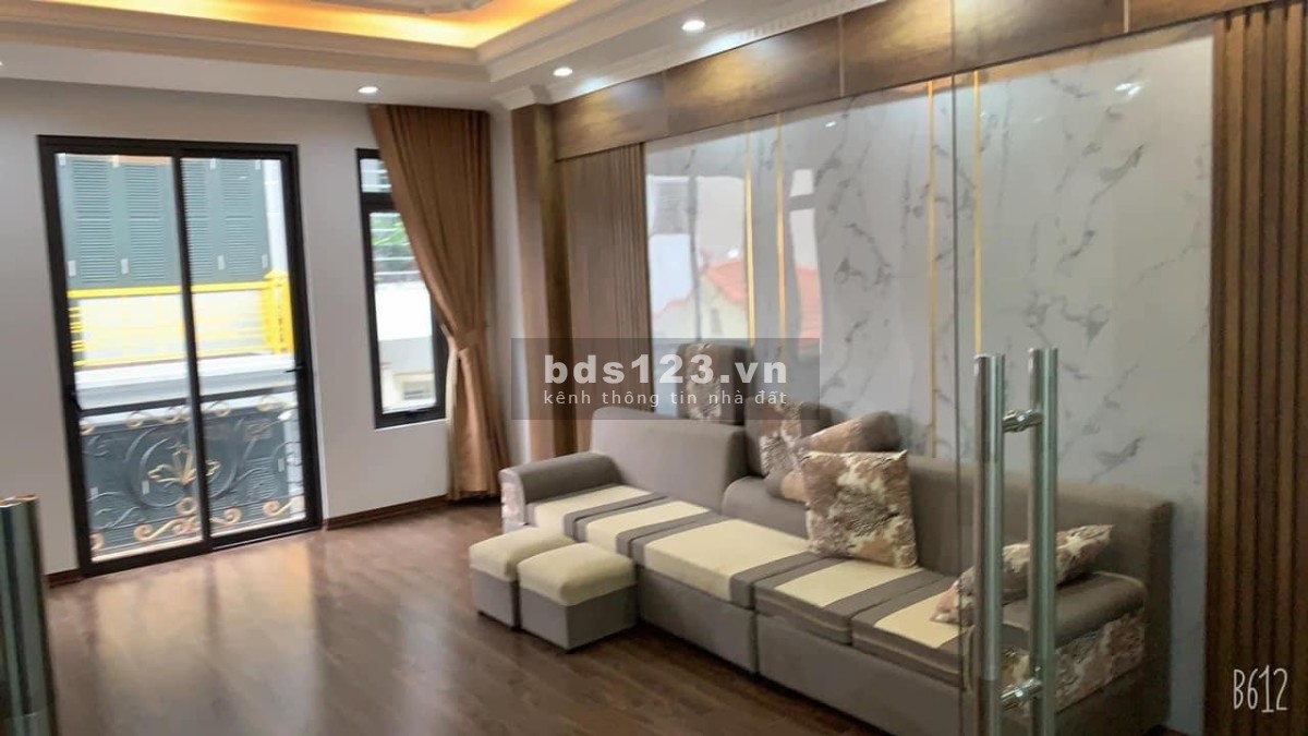 Nhà chính chủ Lạc Long Quân DT 37m² MT 3,8m, giá chỉ 7,35 tỷ đồng