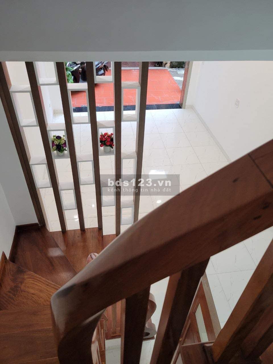 Nhà chính chủ Lạc Long Quân DT 37m² MT 3,8m, giá chỉ 7,35 tỷ đồng