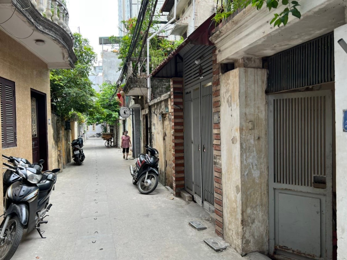 Bán nhà phố Triều Khúc, Thanh Xuân, DT 60m², 4,4 tỷ đồng, căn góc, ô tô Santafe đỗ cửa