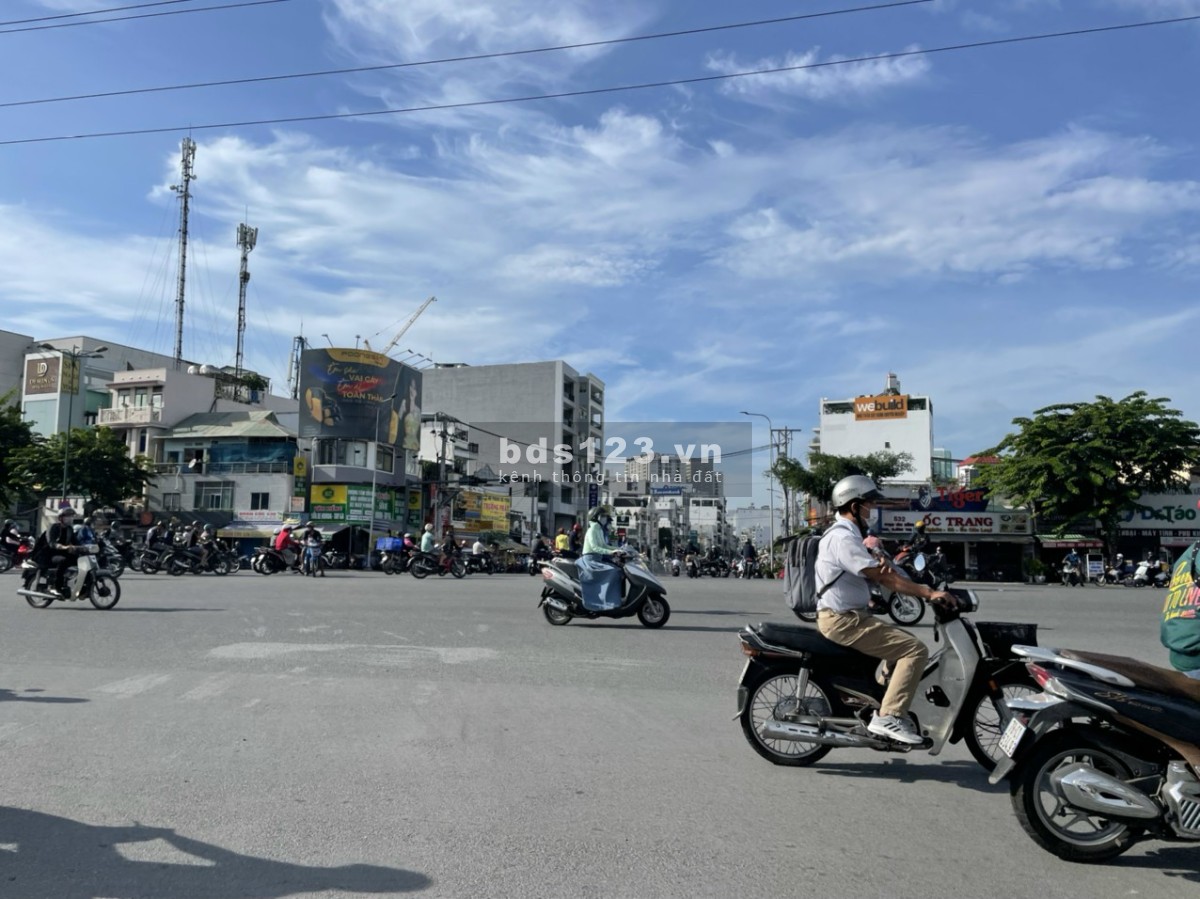 Bình Thạnh, đất thổ cư, 3 mặt tiền đường Nguyễn Xí, KV 20x55m 1100m2, chỉ 230 tỷ