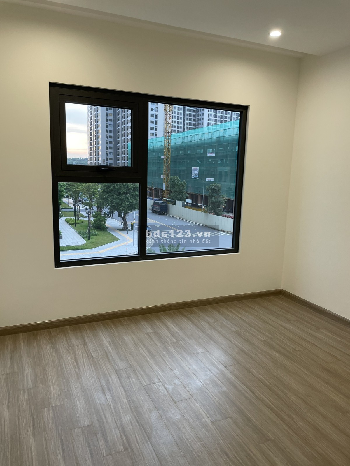 Bán lại căn 2PN+ Origami view toà thương mại, tầng trung vừa phải giá siêu rẻ cỉ 3.35 tỷ