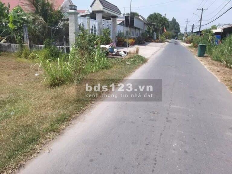 Bán gấp lô đất ngay trung tâm hành chính QL14, đối diện nhà dân, sổ hồng riêng, Giá:600tr