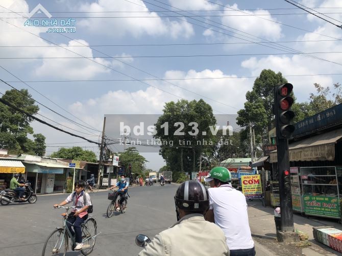 Tôi chủ đất bán gấp lô đất diện tích 200m2 ngay chợ đối diện trường khu dân cư