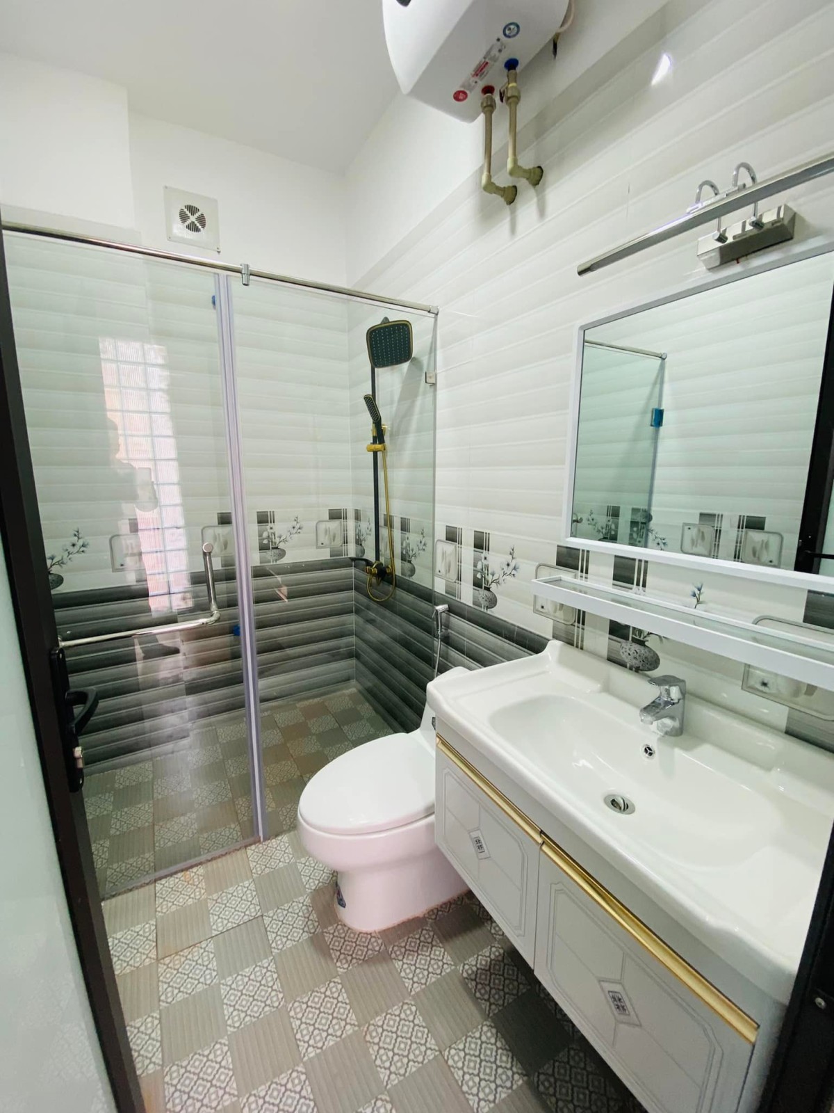 Siêu phẩm nhà đẳng cấp Hồ Tây, DTSD 55m² x 6 tầng giá chỉ 6,5 tỷ