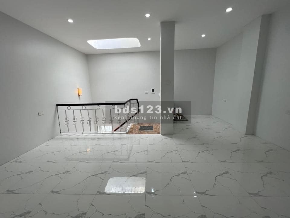 Bán nhà gấp phố Trịnh Đình Cửu, KĐT Định Công, DTSD 36m² x 4 tầng, giá bán 4,5 tỷ đồng
