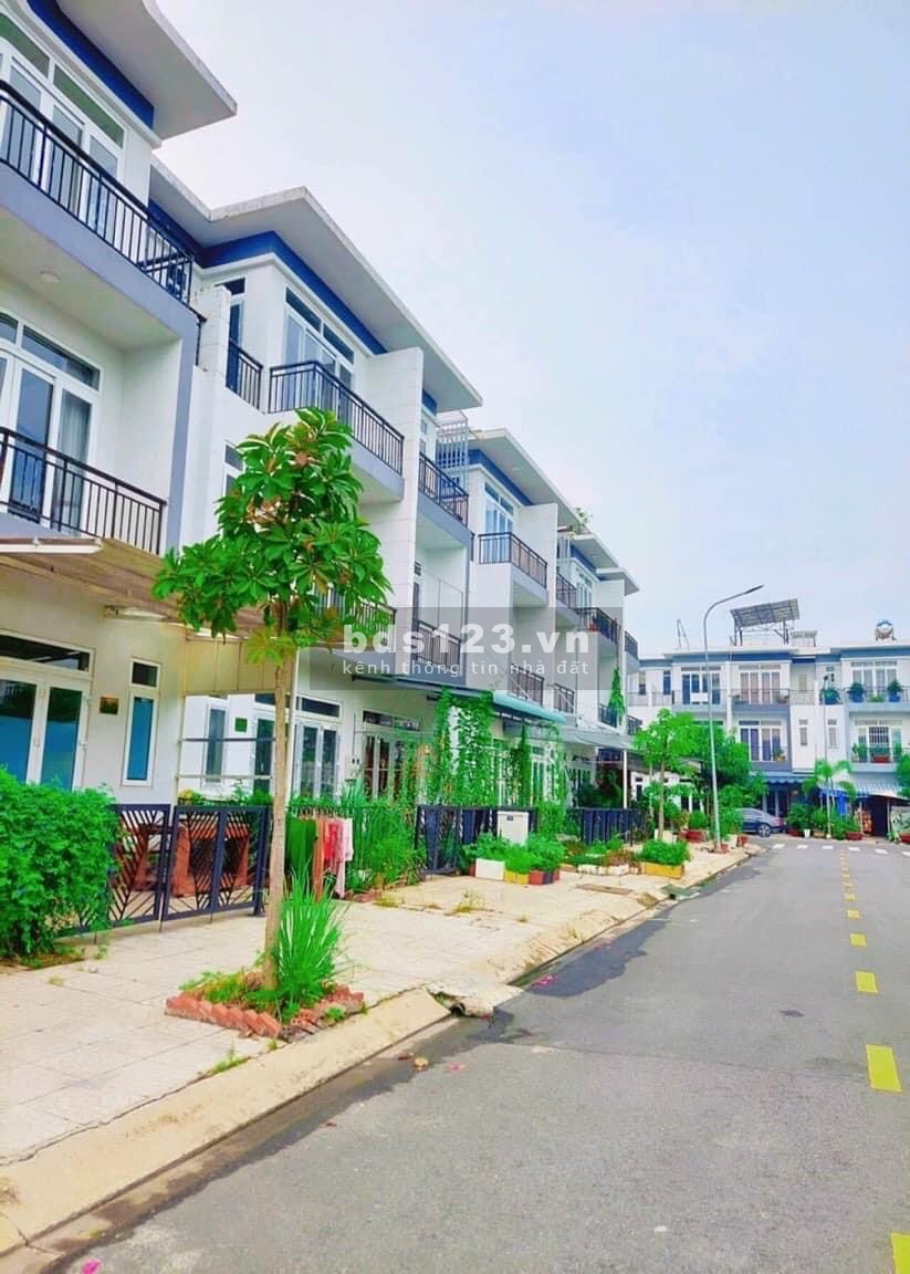Bán gấp căn nhà phố thổ khu đô thị Phúc An City, sổ riêng, lh 0707885757