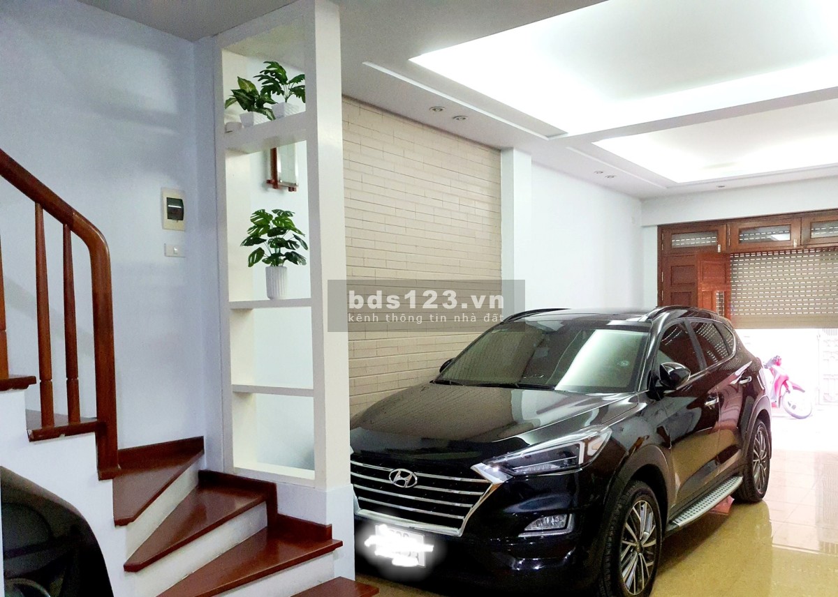 Bán nhà Trần Quốc Hoàn khu phân lô ô tô chạy vòng quanh gara 7c 51m2 5T giá 11,6 tỷ