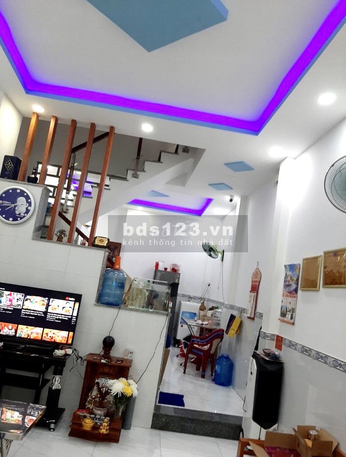 Chính chủ bán nhà 1 trệt 2 lầu tại hẻm 1003 Lò Gốm phường 8 Quận 6