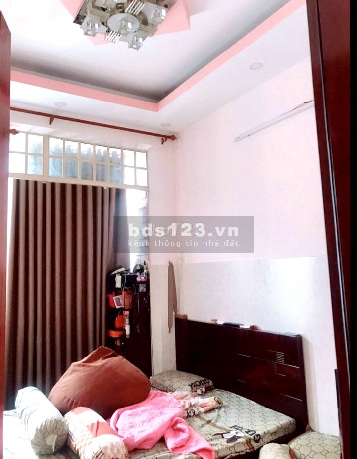 Chính chủ bán nhà 1 trệt 2 lầu tại hẻm 1003 Lò Gốm phường 8 Quận 6