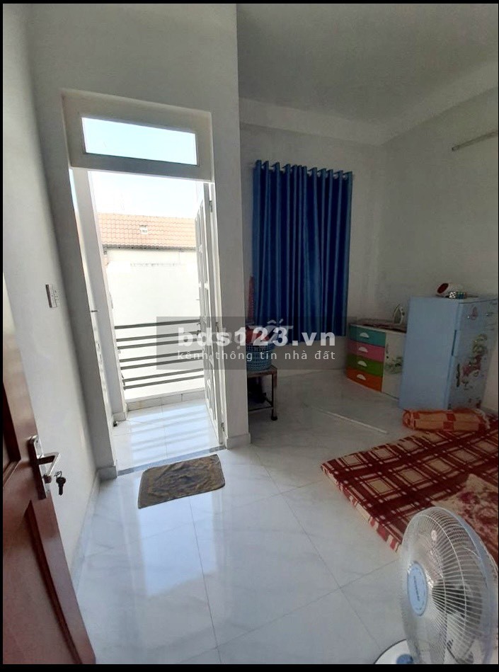 Chính chủ bán nhà 1 trệt 2 lầu tại hẻm 1003 Lò Gốm phường 8 Quận 6