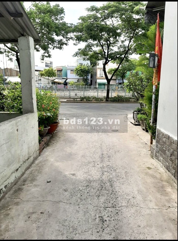 Chính chủ bán nhà 1 trệt 2 lầu tại hẻm 1003 Lò Gốm phường 8 Quận 6